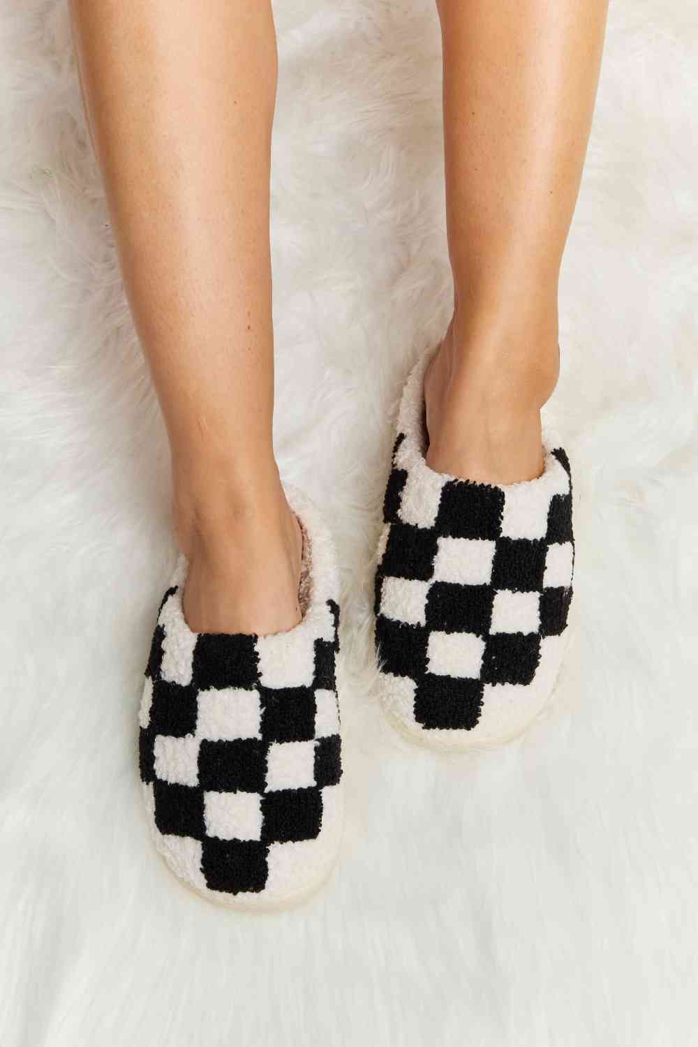 Checkered Print Plush Slippers